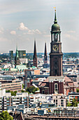 Blick auf den Hamburger Michel, St. Michaelis und andere Kirchen, Hamburg, Deutschland