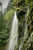 Wasserfall beim Schwarzen See (Crno jezero) im Durmitor National Park, Zabljak, Montenegro, Balkan Halbinsel, Europa