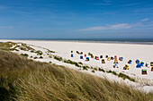 Strandkörbe am Strand, Hauptstrand, Juist, Ostfriesische Inseln, Nordsee, Ostfriesland, Niedersachsen, Deutschland, Europa