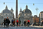 Piazza del Popolo mit Santa Maria di Monte Santo, Santa Maria dei Miracoli und Obelisk, Rom, Italien