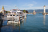 Hafeneinfahrt mit Leuchtturm und Mangturm in Lindau, Bodensee, Bayern, Schwaben, Deutschland, Europa