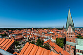 Stadtansicht mit St. Johannes Kirche, Lüneburg, Niedersachsen, Deutschland