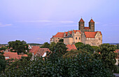 Schloss und Stiftskirche St. Servatius auf dem Schlossberg, Quedlinburg, Harz, Sachsen-Anhalt, Deutschland, Europa