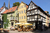 Fachwerkhäuser und Café am Hoken, Quedlinburg, Harz, Sachsen-Anhalt, Deutschland, Europa