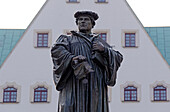 Martin Luther Monument, market square, Lutherstadt Eisleben, Saxony-Anhalt, Germany, Europe