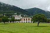 Teatro Romano, Römisches Theater und Palazzo dei Consoli Rathaus, Franziskus von Assisi, Via Francigena di San Francesco, Franziskusweg, Gubbio, Provinz Perugia, Umbrien, Italien, Europa