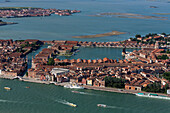 Stadtansicht Venedig, Luftansicht, historische Werften und ehemaliges Militärgelände, Marine, Flottenbasis, Seemacht, Flotte, Arsenale aus der Luft, Venedig, Italien