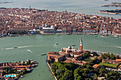 Stadtansicht Venedig, Giudecca und San Giorgio Maggiore aus der Luft, San Marco, Campanile, Venedig, Italien
