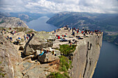 Am Prekestolen, natürliche Felsplattform, Lysefjord, Provinz Rogaland, Norwegen, Europa