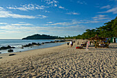 Strand in Ngapali, bekanntester Badeort Burmas am Golf von Bengalen, Rakhine, Arakan, Myanmar, Burma