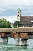 Holzbrücke über den Rhein und Fridolinsmünster, Bad Säckingen, Schwarzwald, Baden-Württemberg, Deutschland
