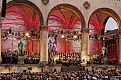 Orchester in der Feldherrnhalle während Klassik am Odeonsplatz, München, Oberbayern, Bayern, Deutschland