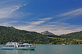 Blick von Tegernsee auf das Westufer des Tegernsee, Oberbayern, Bayern, Deutschland