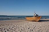 Strandfischer, Fischerei Kuse, Boot am Strand, Binz, Mecklenburg-Vorpommern, Deutschland