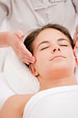 Frau bei einer Gesichtsmassage, Stowe, Vermont, USA