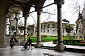 Besucher im Topkapi Palast, Istanbul, Türkei