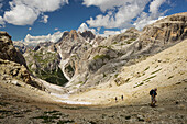 Hikers near Neunerkofel, Buellele Joch hut, South Tyrol, Dolomites, Italy