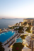 Blick über Hotelanlage am Bosporus, Hotel Ciragan Palace Kempinski, Istanbul, Türkei