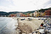 Strand bei Laigueglia, Provinz Savona, Riviera di Ponente, Ligurien, Italien