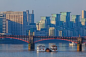 Vauxhall Bridge unf St. Georges Wharf, Vauxhall, London, England, Vereinigtes Königreich