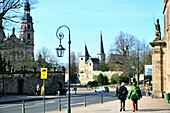 am Domplatz mit Dom und Michaelskirche, Fulda, Hessen, Deutschland
