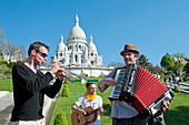 'France. Paris 18th district. Montmartre; Musicians in front the Sacré-Cœur Basilica( Model Release only for Press and Edition)'