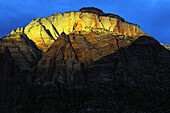 WEST TEMPLE SUMMIT AT SUNSET, ZION NATIONAL PARK, UTAH, USA