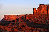 SUNRISE AT MONUMENT VALLEY NAVAJO TRIBAL PARK, ARIZONA, USA