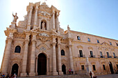 Italy, Sicily, Siracusa, Ortigia district, (Unesco world heritage), Duomo square, the cathedral