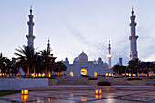 'Sheikh Zayed Grand Mosque at dusk; Abu Dhabi, United Arab Emirates'