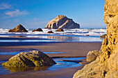 'Rock formations at low tide on bandon beach;Oregon united states of america'