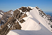 Mountaineer on the ridge between Morgenhorn und Wisse Frau, Blümlisalp (3661 m), Bernese Alps, Switzerland
