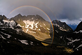 Regenbogen über dem Baltschiedertal, Unesco Welterbe, Berner Alpen, Schweiz