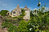 Moated castle, Scotney Castle, Kent, Great Britain