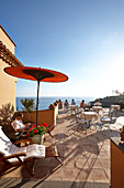 Gäste auf der Terasse des Hotel Marulivo, Bed & Breakfast, Pisciotta, Cilento Küste, Provinz Salerno, Kampanien, Italien