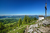 Chapel and summit cross at Spitzstein, Inn Valley, Zillertal Alps and Bavarian Alps in background, Chiemgau Alps, Tyrol, Austria