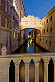 Seufzerbrücke in der Morgendämmerung, Venedig, Venezien, Italien, Europa