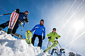Drei Skifahrer, Fageralm, Salzburg, Österreich