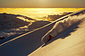Skifahrer im Sonnenuntergang, Nevados de Chillan, Region del Bio-Bio, Chile