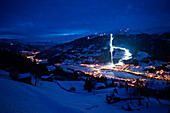 Blick auf Ried bei Nacht, Zillertal, Tirol, Österreich