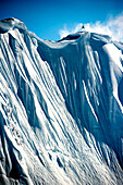 Helikopter am Berggipfel, Chugach Powder Guides, Girdwood, Alaska, USA