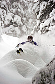 Skifahrer fährt ab, St. Anton am Arlberg, Tirol, Österreich