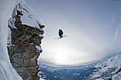 Skifahrer macht 360er, Verbier, Schweiz
