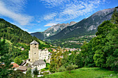 Schloss Landeck mit Lechtaler Alpen im Hintergrund, Landeck, Tirol, Österreich