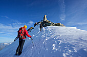 Mehrere Personen steigen zum Gran Paradiso auf, Gran Paradiso, Nationalpark Gran Paradiso, Grajische Alpen, Aostatal, Aosta, Italien