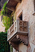 Juliet's house and Juliet's balcony, Verona, UNESCO World Heritage Site, Veneto, Italy, Europe