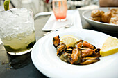 Steamed mussels and mojito