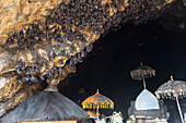 Odalanfest im Tempel Pura Goa Lawah (Fledermaushöhle), Padang Bai, Bali, Indonesien