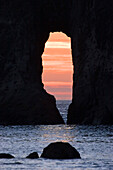 rocks at sunset, Rialto Beach, West Coast, Olympic Peninsula, Olympic Nationalpark, Washington, USA