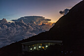 Gewitterwolken, Mount Kinabalu, Borneo, Malaysia